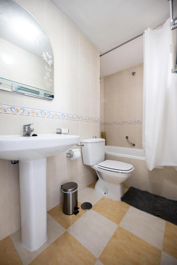 Spacious 2-Bedroom Apartment With Free Parking Sitio de Calahonda المظهر الخارجي الصورة