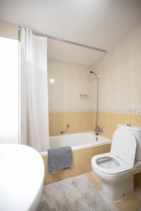 Spacious 2-Bedroom Apartment With Free Parking Sitio de Calahonda المظهر الخارجي الصورة