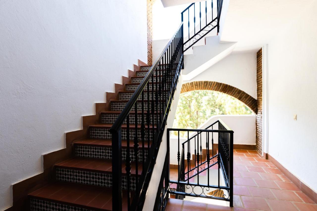 Spacious 2-Bedroom Apartment With Free Parking Sitio de Calahonda المظهر الخارجي الصورة